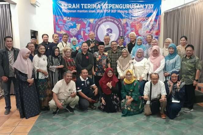 
 Ketua Umum terpilih Nurcholis Sunuyeko bersama pengurus lama usai serah terima kepengurusan kepada pengurus baru periode 2026–2028. (Rohim Alfarizi)