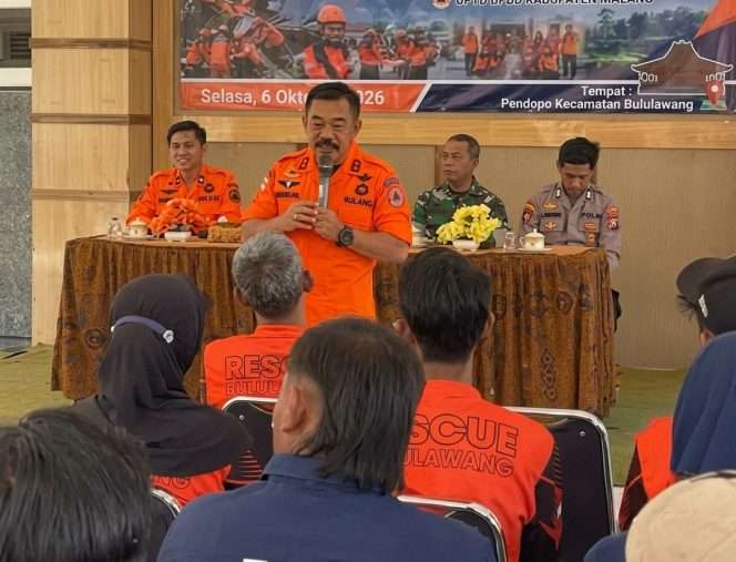 
 Kepala Pelaksana BPBD Kabupaten Malang, Purwoto, S.Sos., M.Si, memberikan arahan dan paparan dalam kegiatan sinergi Pemerintah Kecamatan Bululawang dengan BPBD berupa Konsultasi dan Komunikasi Kencana, mewujudkan wilayah tangguh dan siap siaga menghadapi potensi bencana. (IG BPBD)