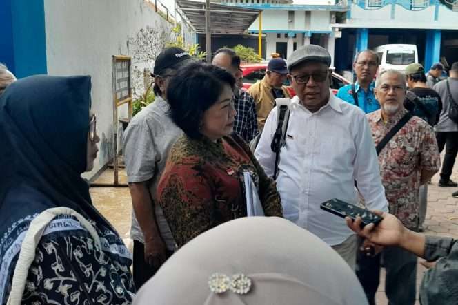 
 Ketua RW 12 Griya Shanta, Jusuf Thoyib, saat memberikan keterangan terkait audiensi pembukaan blokade jalan tembus Griya Shanta. (ist)