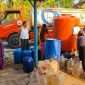 Masyarakat antusias antre mengambil air bersih, yang disalurkan BPBD Kabupaten Malang bersama tim gabungan, dengan total 4.588.300 liter air bersih, melalui 918 rit pengiriman ke 14 desa di 6 kecamatan, menjangkau 5.799 KK atau 18.414 jiwa. (IG BPBD)