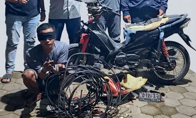 
 Pelaku pencurian kabel penerangan jalan umum di Tumpang dibekuk polisi. (IG reskrimkab.malang)