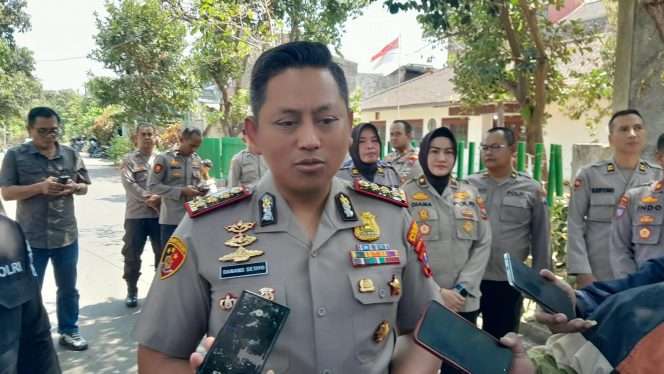 
 Kapolresta Malang Kota Kombes Pol Danang Setiyo PS saat memberikan keterangan terkait pasokan BBM di SPBU. (Rohim Alfarizi)