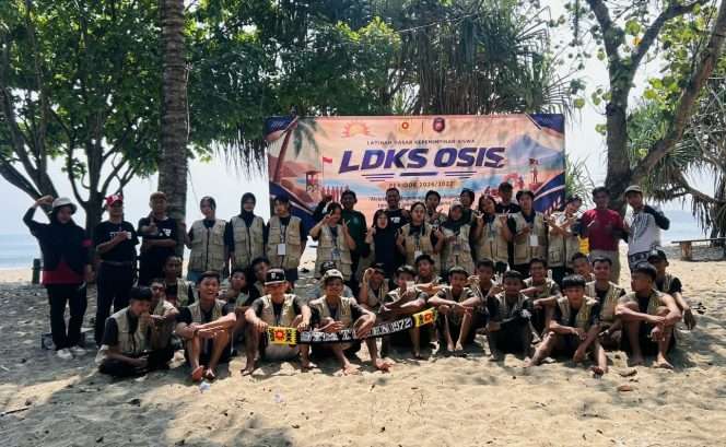 
 Berfoto bersama dalam kegiatan Cendikia Outbound Experience Malang Selatan untuk menumbuhkan cinta lingkungan, kedisiplinan dan membangun karakter siswa. (ist)