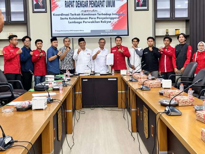 
 DPRD Kabupaten Malang menerima audiensi dari DPC GMNI Kabupaten Malang, yang menyoroti tes urin seluruh anggota DPRD, distribusi BBM, kekeringan dan air bersih, dugaan limbah tambang batu kapur di Desa Sumberagung, kesejahteraan guru honorer, hingga pupuk bersubsidi dan bantuan ratoon tebu. (Ulil for bacamalang)