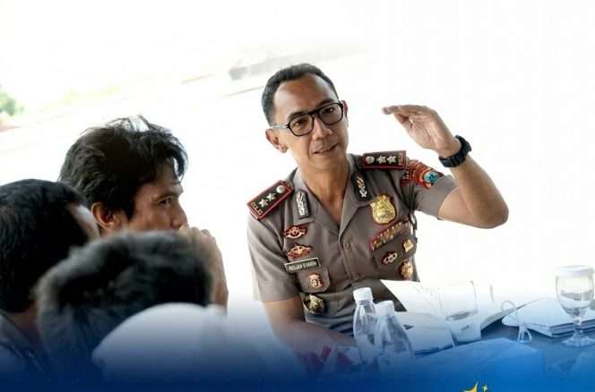 
 Kapolres Malang AKBP Rulian Syauri menyambangi warga Desa Sengguruh, Kepanjen, menyerap aspirasi dan mendengarkan langsung berbagai persoalan masyarakat. (IG polresmalang_polisiadem)