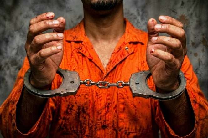 
 Terduga pelaku diringkus polisi. (AI Gemini)