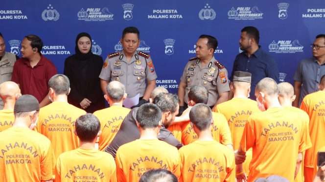 
 Kapolresta Malang Kota Kombes Pol Danang Setiyo P.S., Wakapolresta Malang Kota AKBP Alex, dan Kasat Reskrim Polresta Malang Kota saat merilis hasil Operasi Sikat Semeru 2026. (ist)