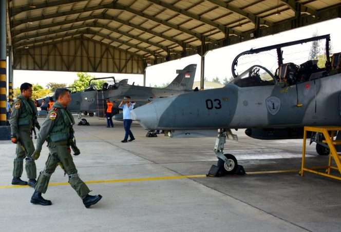 
 Pesawat Hawk milik Skadron Udara 1 Wing Udara 3.1 Grup 3 Tempur bertolak kembali ke pangkalan asalnya, Jumat (23/10/2026). (ist)