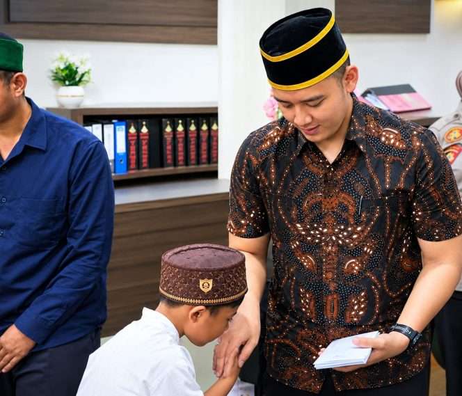 
 Satreskrim Polres Malang menggelar tasyakuran dan santunan anak yatim di Mako Satreskrim sebagai ungkapan rasa syukur atas kelancaran pelaksanaan tugas penegakan hukum di wilayah Kabupaten Malang. (Sumber: Instagram @reskrimkab.malang)