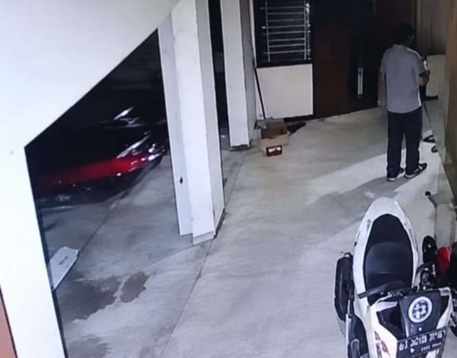 
 Aksi terduga pelaku terekam kamera CCTV. (ist)