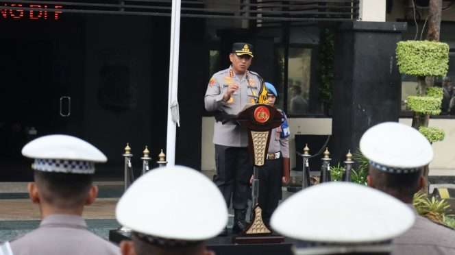 
 Kapolresta Malang Kota Kombes Pol Danang Setiyo P.S. saat memimpin apel kesiapan pengamanan aksi Aliansi Rakyat Bangkit Bersatu. (ist)