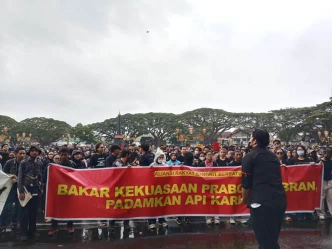 
 Aksi demo di Bundaran Tugu Malang. (ist)