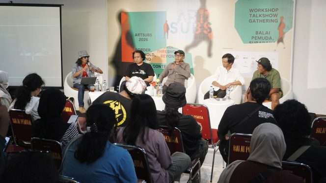 
 Forum Wicara Seniman bertajuk “KBUSR: Kantor Bersama Urusan Seni Rupa?” di selasar lantai 2 Balai Budaya, Balai Pemuda, Surabaya, belum lama ini, yang menghadirkan Handiwirman Saputra, Kokok Sancoko, Hendra Himawan, dan Yuli Prayitno, dengan Asmudjo J. Irianto sebagai moderator. (ist)
