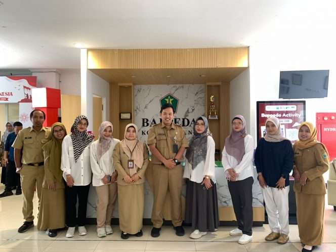 
 Departemen Statistika Fakultas Sains, Teknologi, dan Matematika (FSTeM) Universitas Brawijaya (UB) bersama Badan Perencanaan Pembangunan Daerah (Bappeda) Kota Malang saat pemetaan potensi ekonomi kreatif (ekraf) di lima kecamatan di Kota Malang. (ist)
