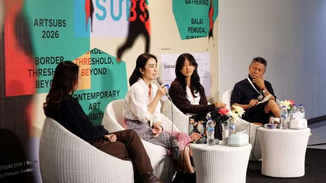 
 Gabriel Eva saat paparan dalam program Wicara Seniman bertajuk Seni Lukis Saya: Apa dan Bagaimana? di ARTSUBS 2026, Balai Pemuda, Surabaya, Sabtu (24/10/2026). (ist)